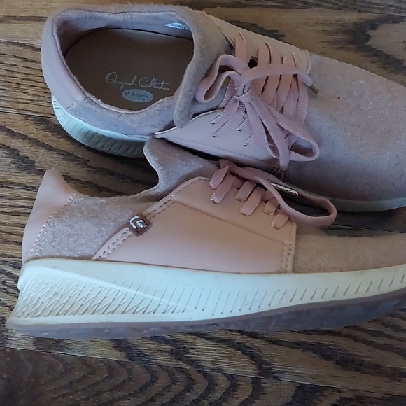 Dr.Scholl's running shoes. - Picture 4 of 5